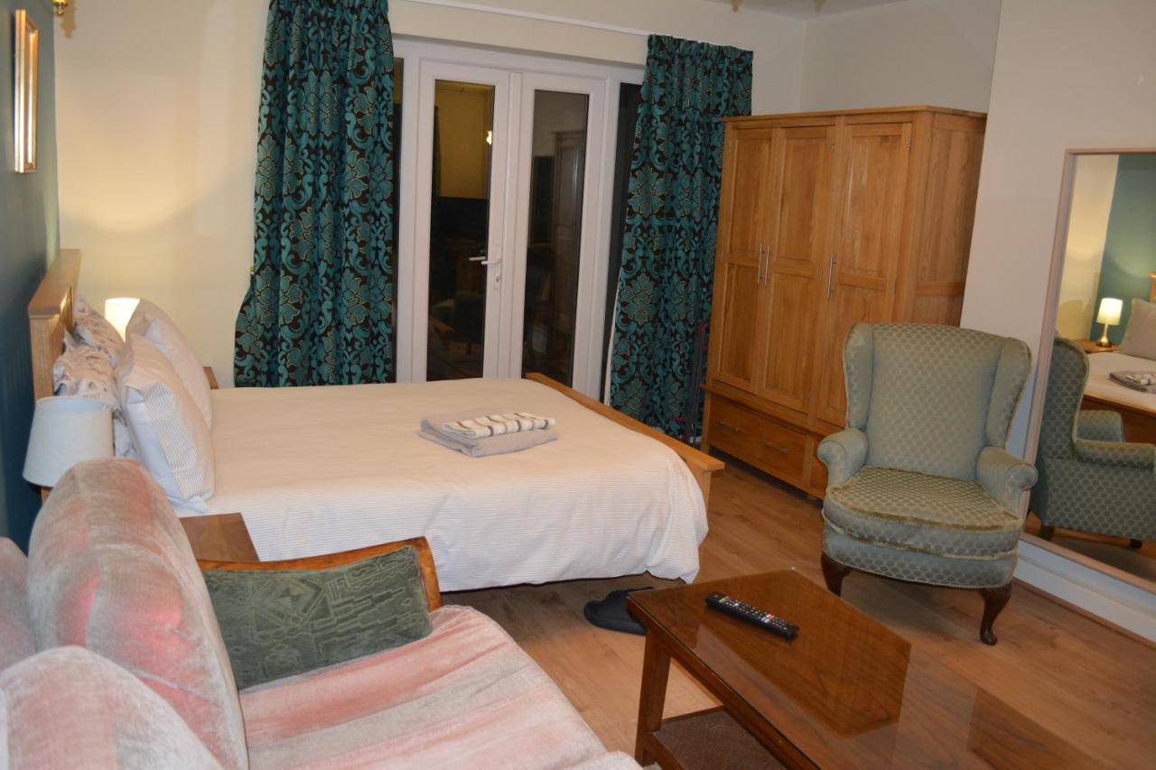 Double Bed With Patio
